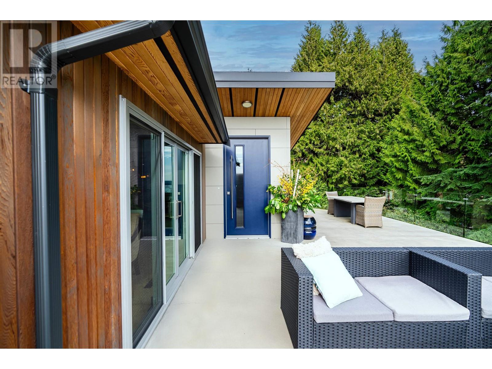 1715 Rosebery Avenue, West Vancouver, British Columbia  V7V 2Z5 - Photo 3 - R2866281