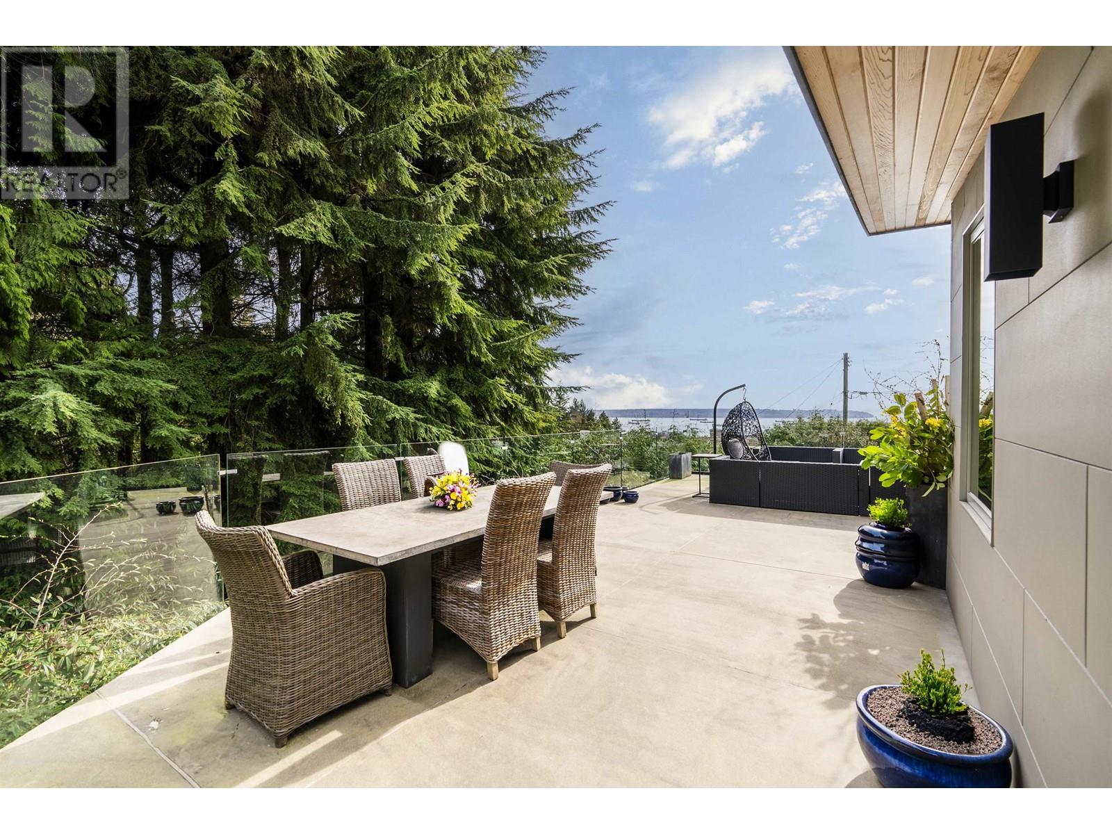 1715 Rosebery Avenue, West Vancouver, British Columbia  V7V 2Z5 - Photo 4 - R2866281