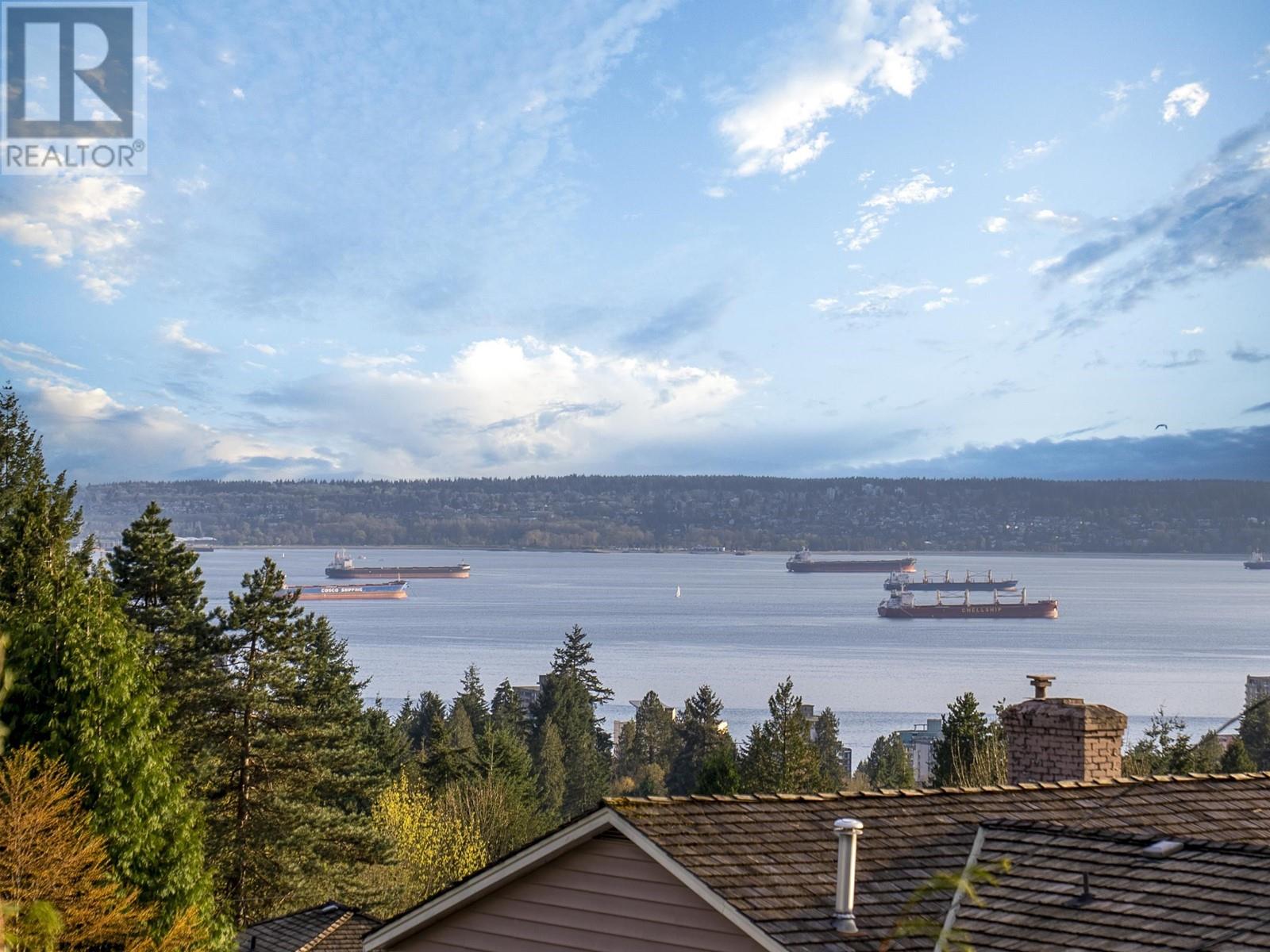 1715 Rosebery Avenue, West Vancouver, British Columbia  V7V 2Z5 - Photo 5 - R2866281