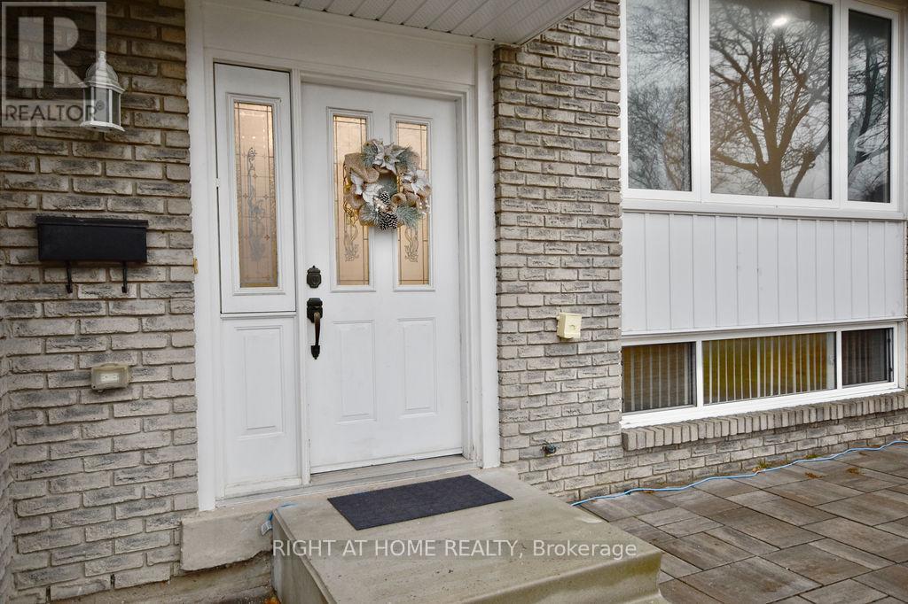 72 Jane Cres, Barrie, Ontario  L4N 3T8 - Photo 3 - S8201596