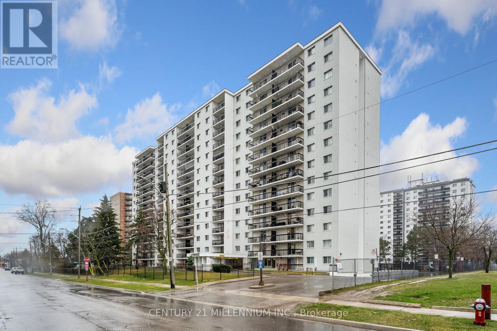 #907 -1100 Caven St, Mississauga, Ontario  L5G 4N3 - Photo 1 - W8202168