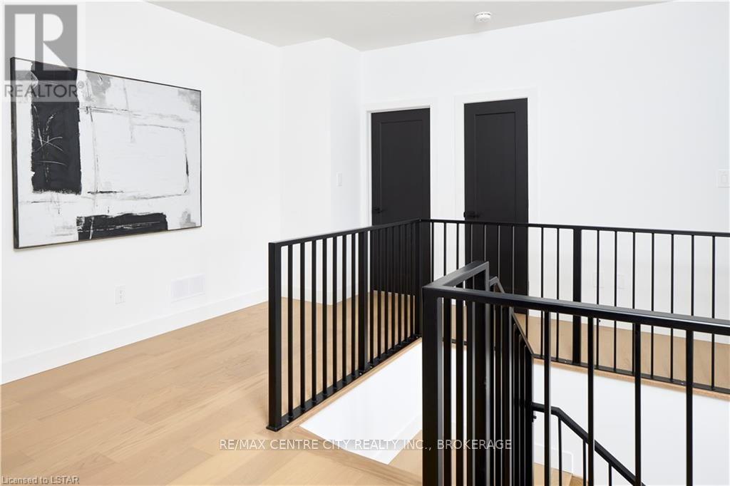 209 Merritt Crt, North Middlesex, Ontario  N0M 2K0 - Photo 14 - X8201712