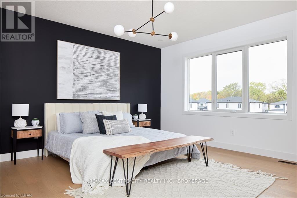 209 Merritt Crt, North Middlesex, Ontario  N0M 2K0 - Photo 16 - X8201712