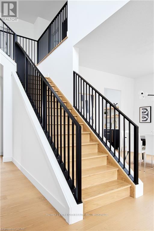 209 Merritt Crt, North Middlesex, Ontario  N0M 2K0 - Photo 2 - X8201712