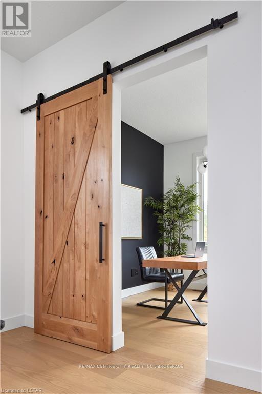 209 Merritt Crt, North Middlesex, Ontario  N0M 2K0 - Photo 4 - X8201712