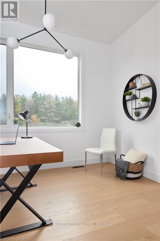 209 Merritt Crt, North Middlesex, Ontario  N0M 2K0 - Photo 5 - X8201712