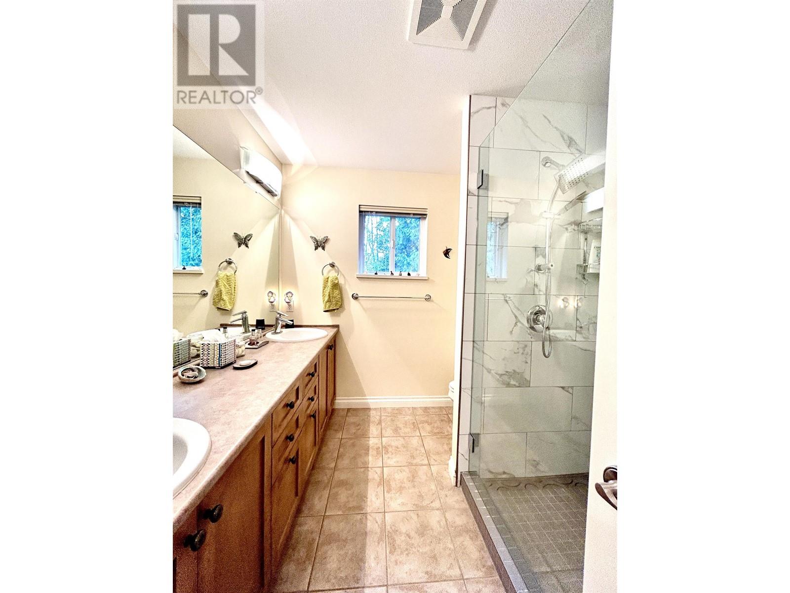 6157 Highmoor Place, Sechelt, British Columbia  V7Z 0L1 - Photo 16 - R2866313