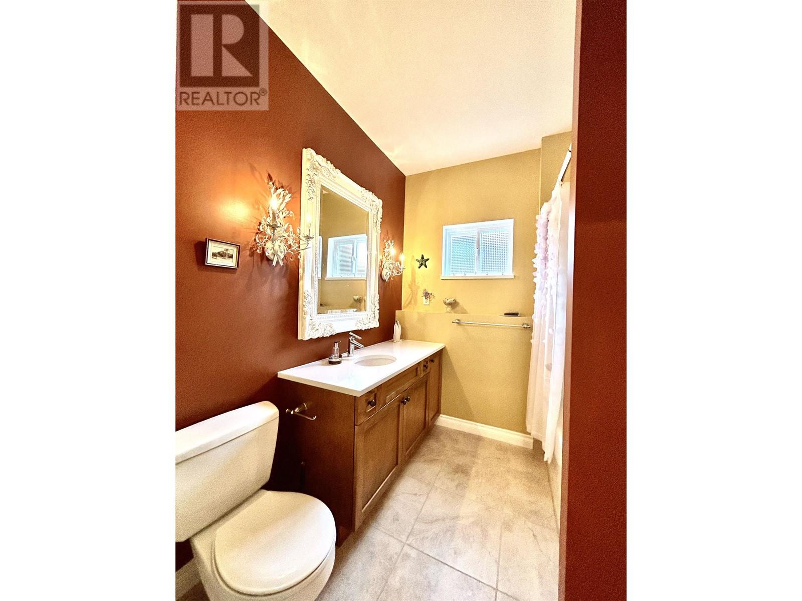 6157 Highmoor Place, Sechelt, British Columbia  V7Z 0L1 - Photo 18 - R2866313