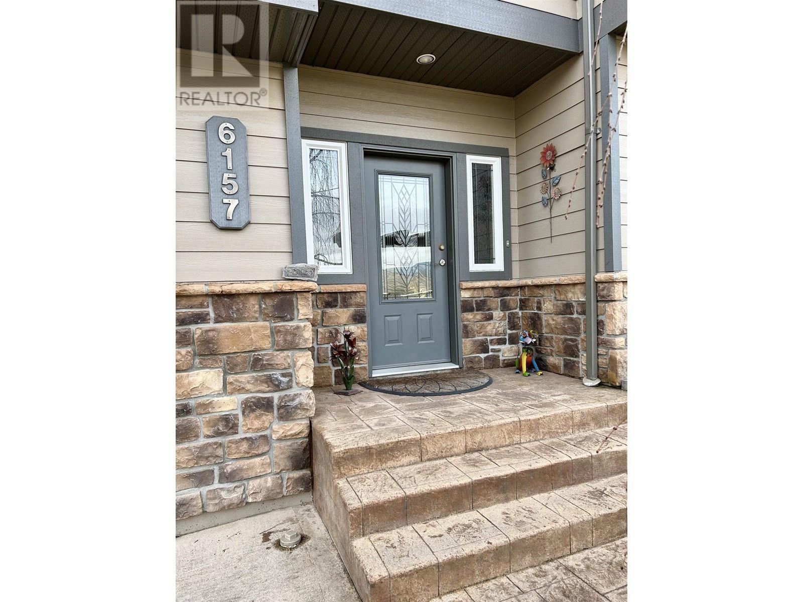 6157 Highmoor Place, Sechelt, British Columbia  V7Z 0L1 - Photo 2 - R2866313