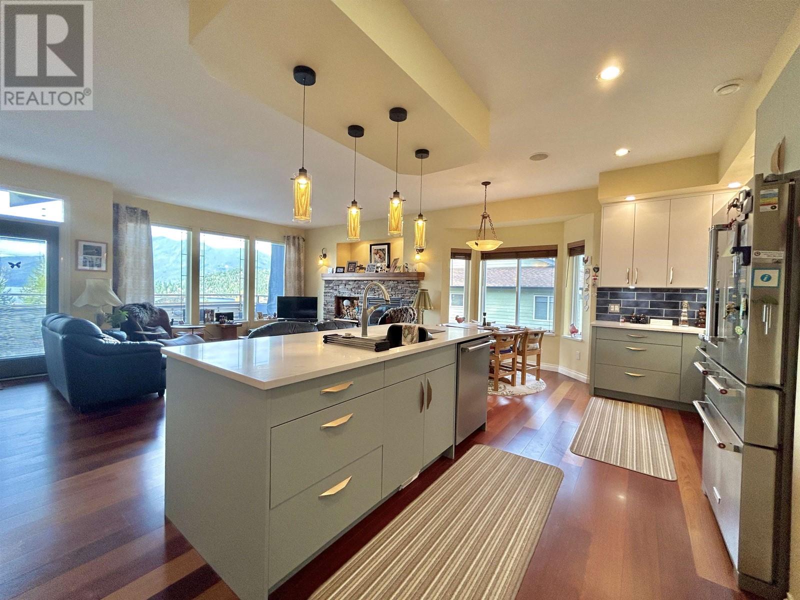 6157 Highmoor Place, Sechelt, British Columbia  V7Z 0L1 - Photo 4 - R2866313