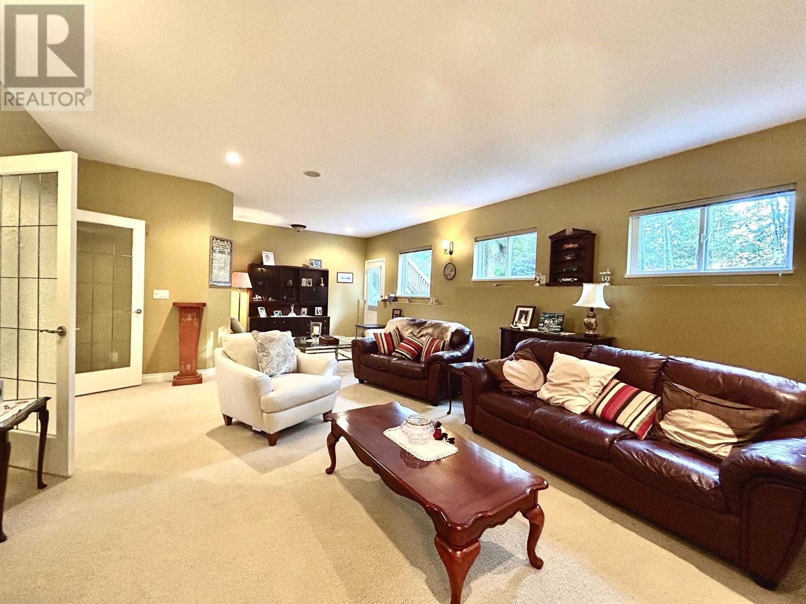 6157 Highmoor Place, Sechelt, British Columbia  V7Z 0L1 - Photo 8 - R2866313
