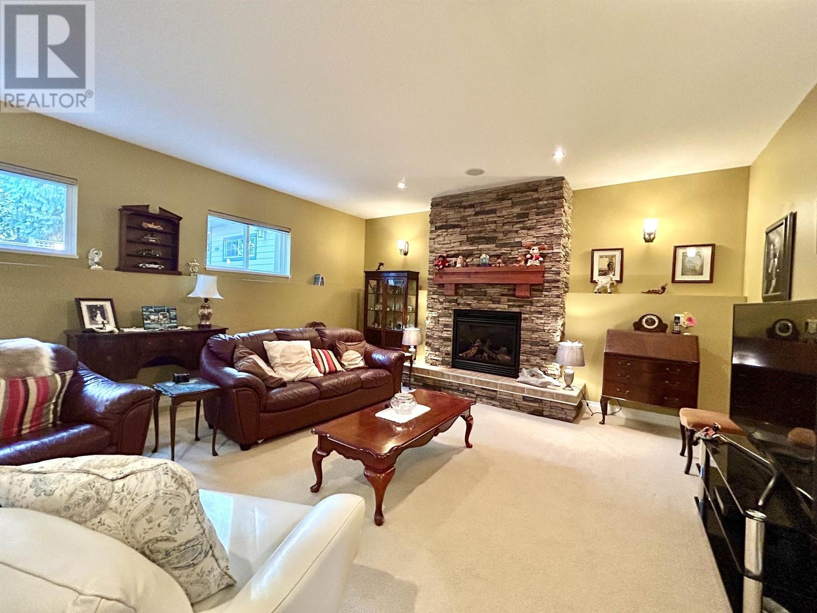 6157 Highmoor Place, Sechelt, British Columbia  V7Z 0L1 - Photo 9 - R2866313