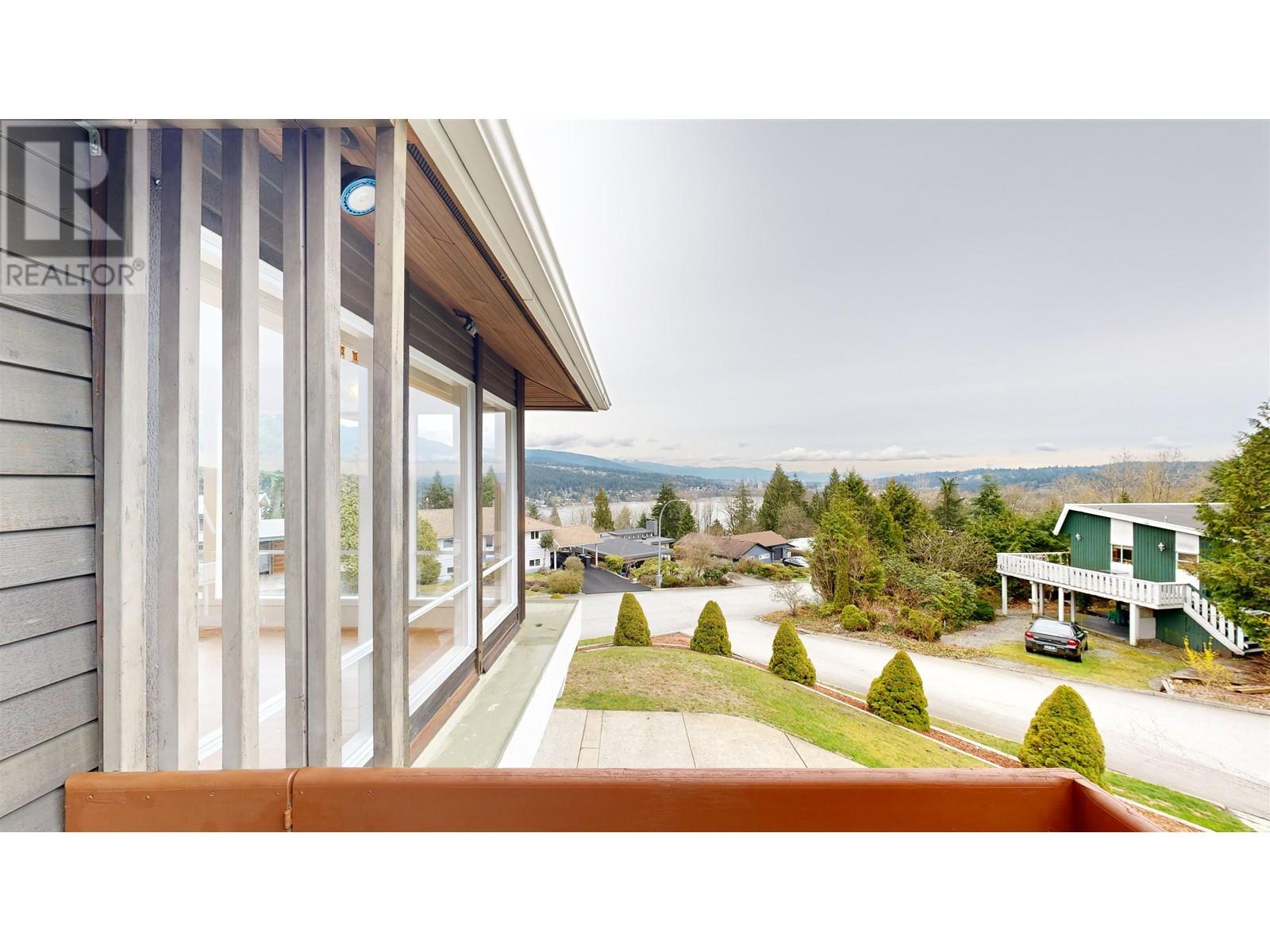 466 Mcgill Drive, Port Moody, British Columbia  V3H 1T9 - Photo 6 - R2866308