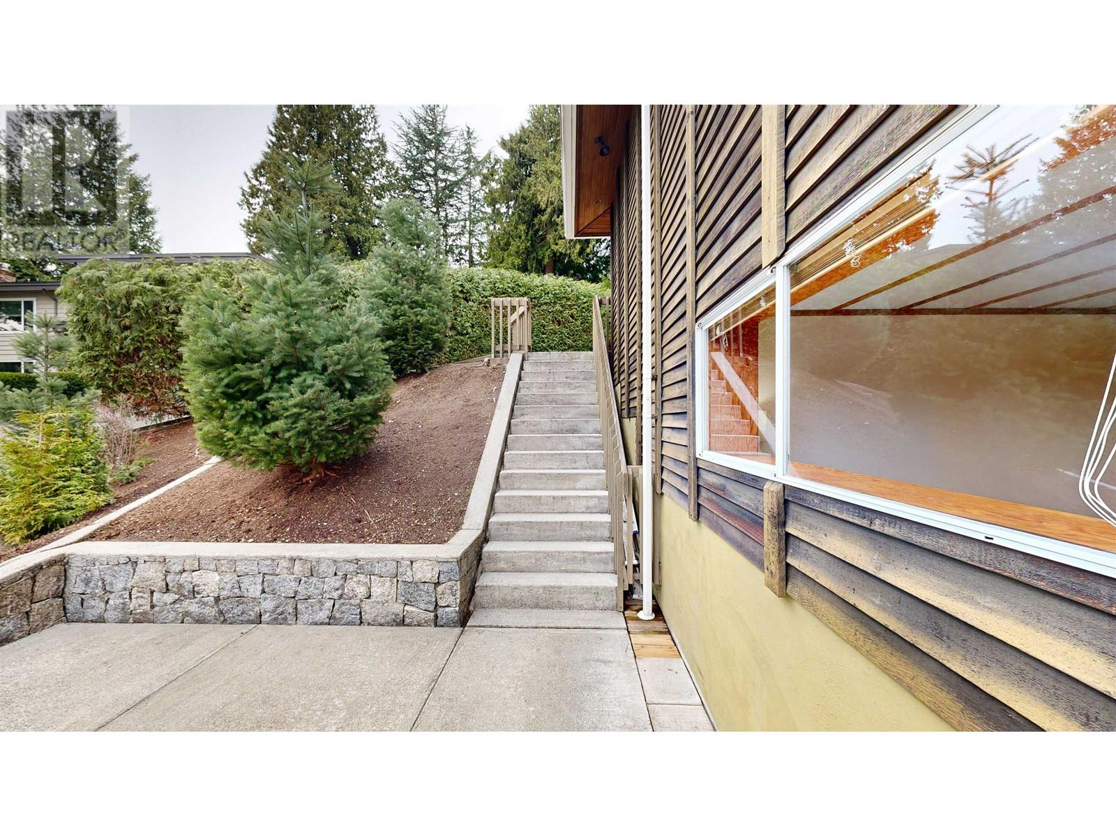 466 Mcgill Drive, Port Moody, British Columbia  V3H 1T9 - Photo 34 - R2866308