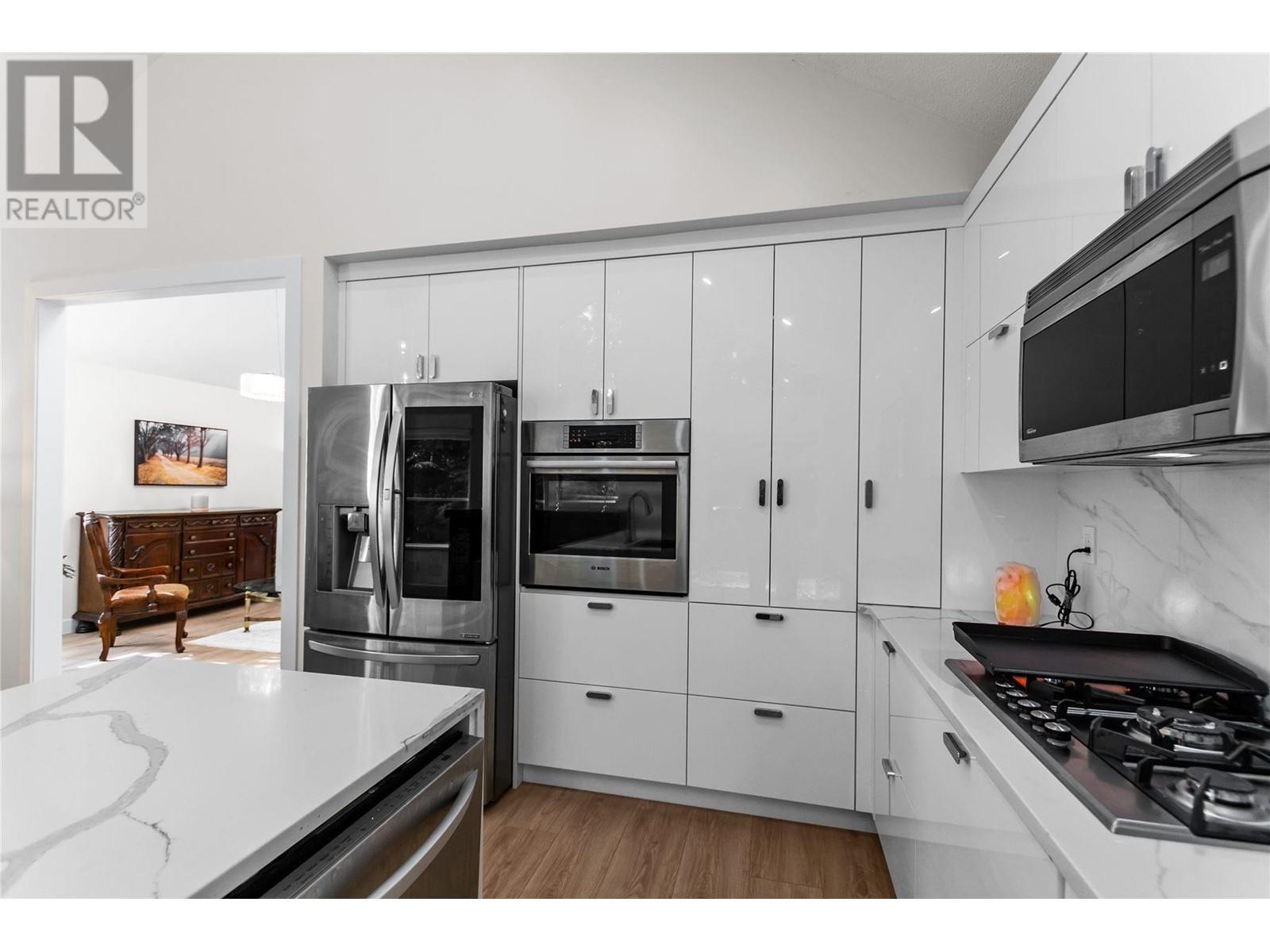 41 4055 Indian River Drive, North Vancouver, British Columbia  V7G 2R7 - Photo 10 - R2866347