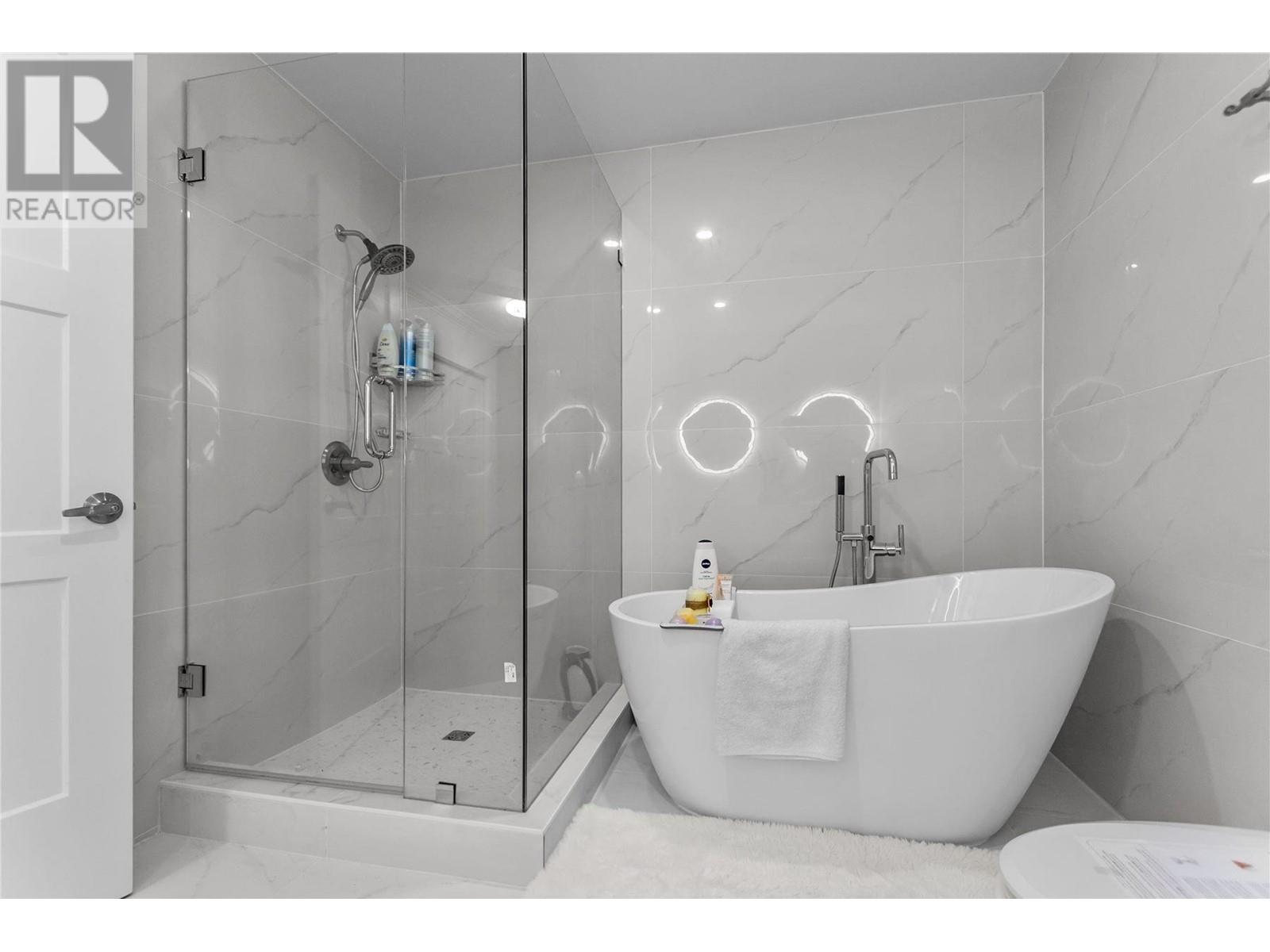 41 4055 Indian River Drive, North Vancouver, British Columbia  V7G 2R7 - Photo 15 - R2866347