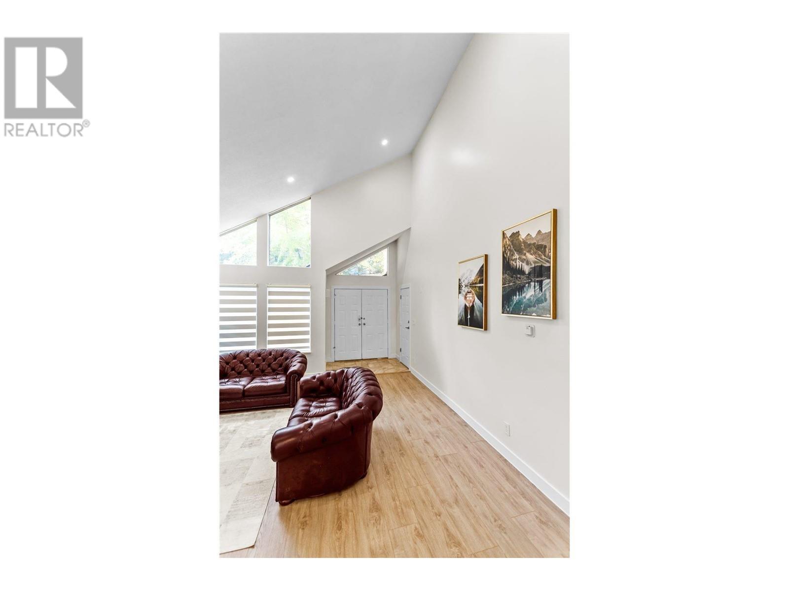41 4055 Indian River Drive, North Vancouver, British Columbia  V7G 2R7 - Photo 3 - R2866347