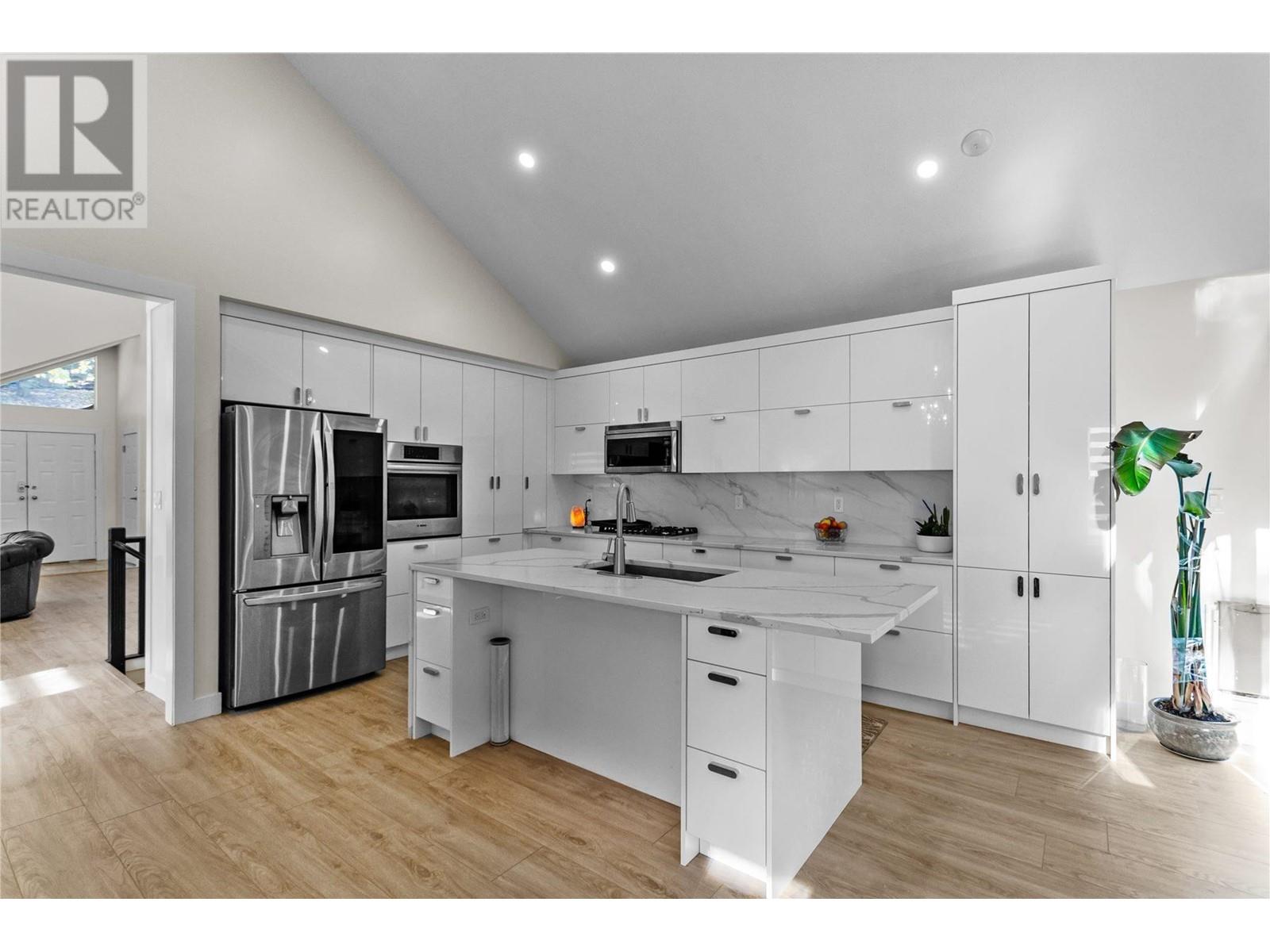 41 4055 Indian River Drive, North Vancouver, British Columbia  V7G 2R7 - Photo 7 - R2866347