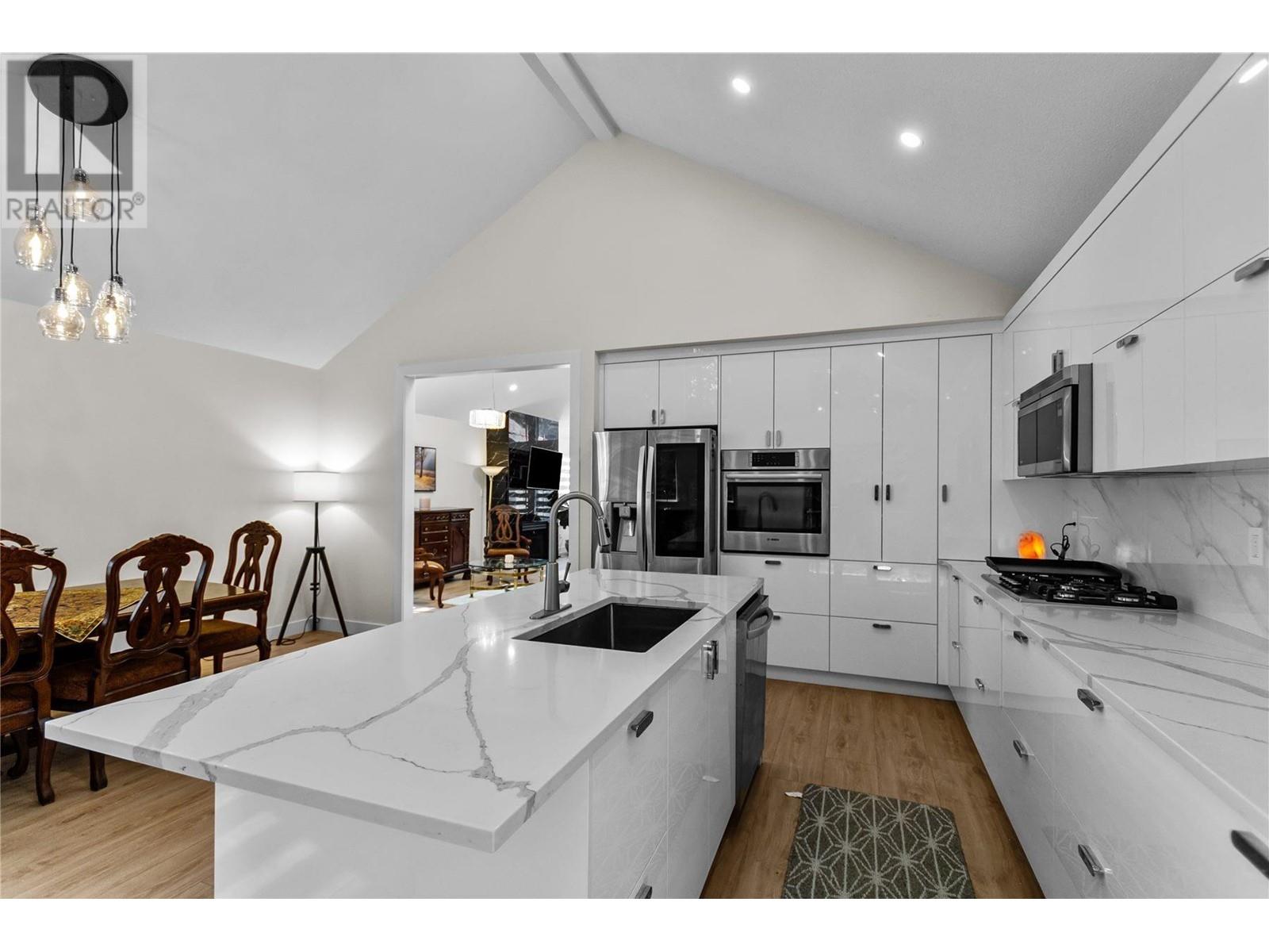 41 4055 Indian River Drive, North Vancouver, British Columbia  V7G 2R7 - Photo 8 - R2866347