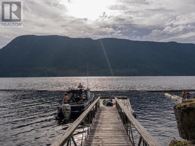 9302 Powell Lake, Powell River, British Columbia    - Photo 15 - 17937