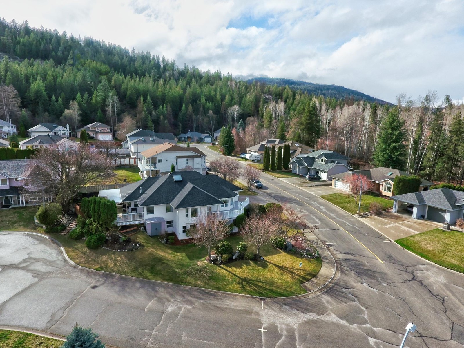 3344 Southridge Drive, Castlegar, British Columbia  V1N 4G1 - Photo 1 - 2475908