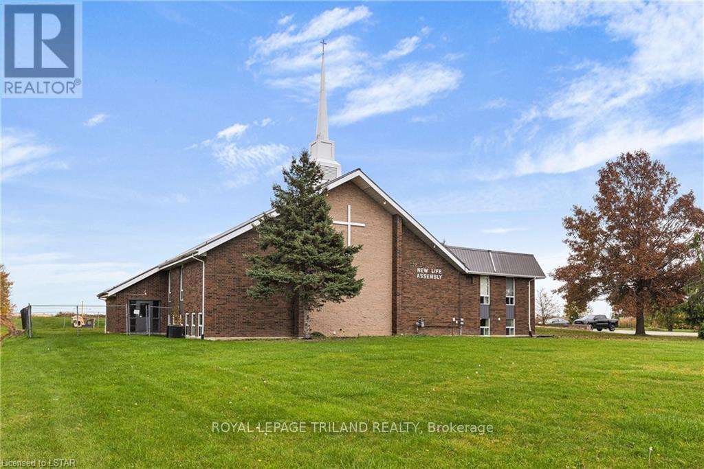 352 County Rd 2 Highway Rd, Lakeshore, Ontario  N0R 1A0 - Photo 2 - X8203506