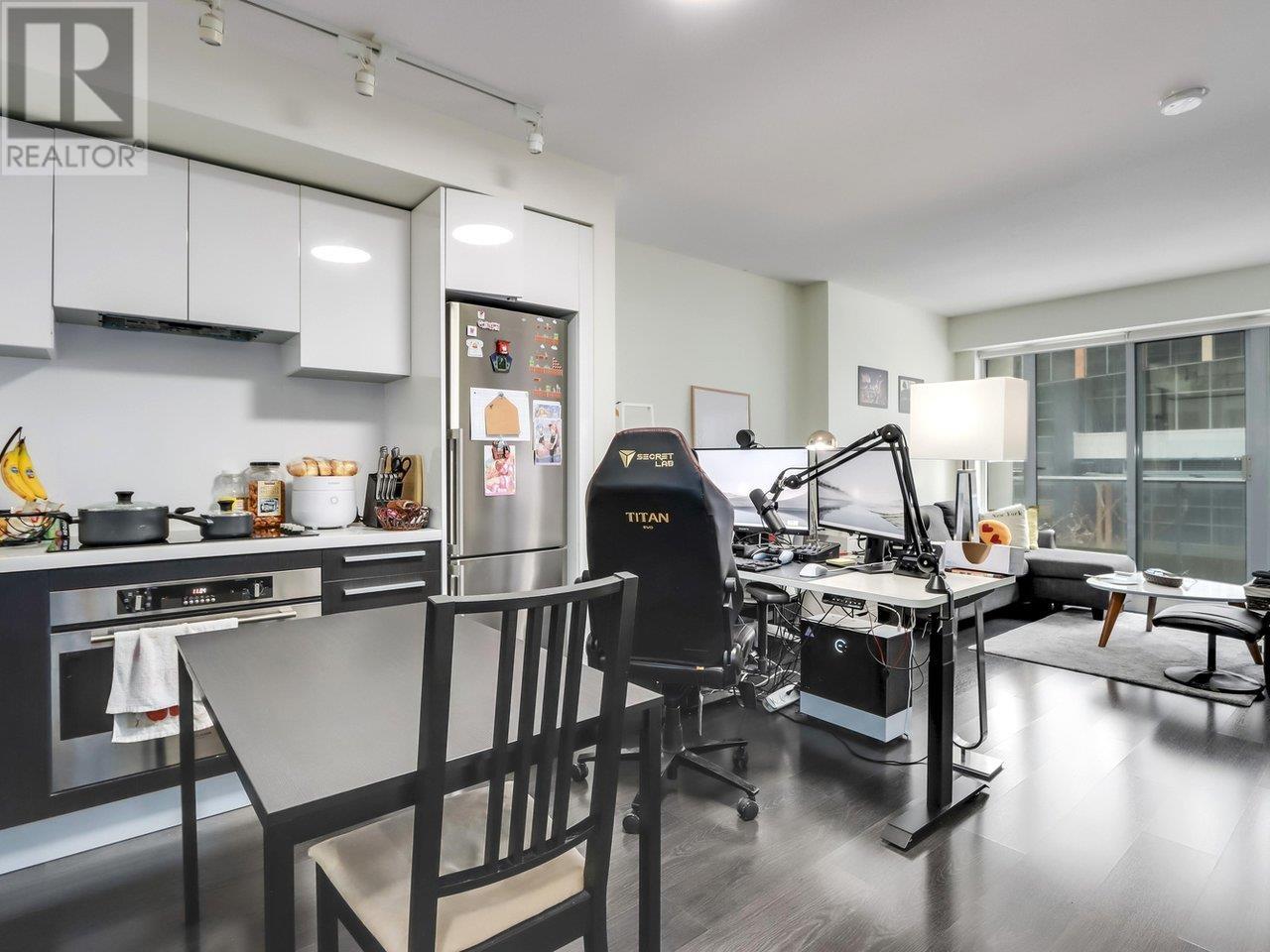 303 6333 Silver Avenue, Burnaby, British Columbia  V5H 0C3 - Photo 4 - R2866409