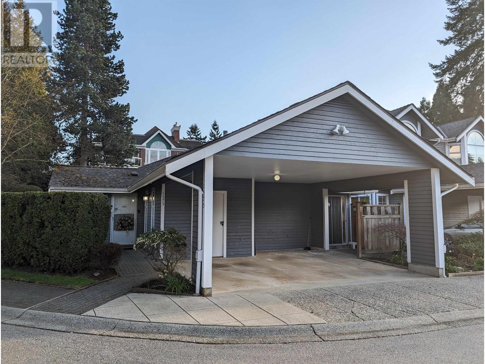 1575 Augusta Avenue, Burnaby, British Columbia  V5A 4N8 - Photo 1 - R2866426
