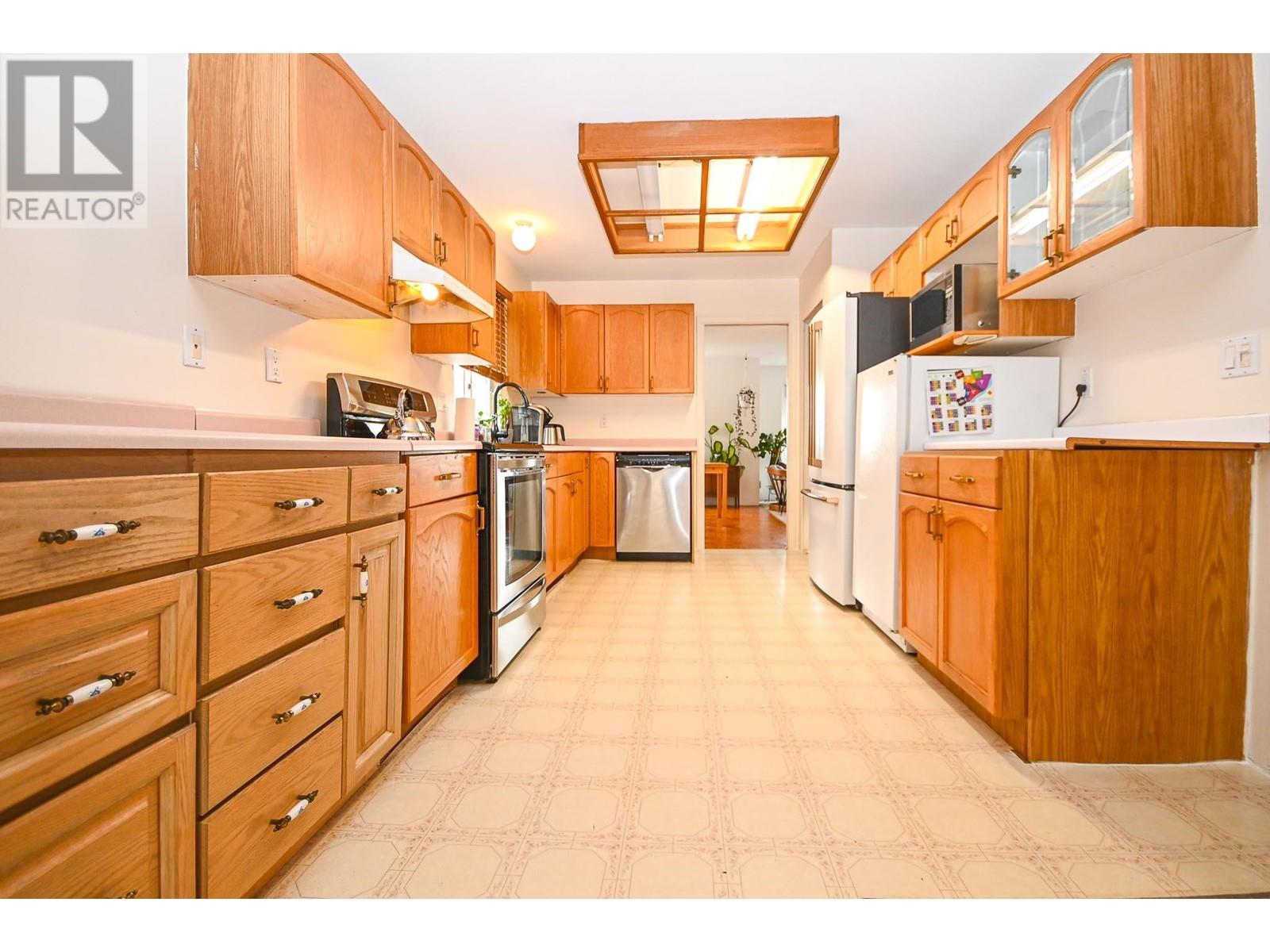 1075 Fraserview Street, Port Coquitlam, British Columbia  V3C 5H4 - Photo 7 - R2866441