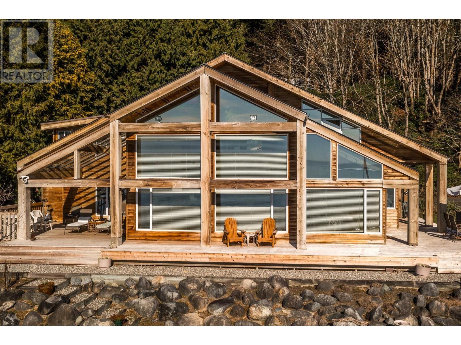 598 Tsawwassen Beach Road, Delta, British Columbia  V4M 4C7 - Photo 2 - R2866480