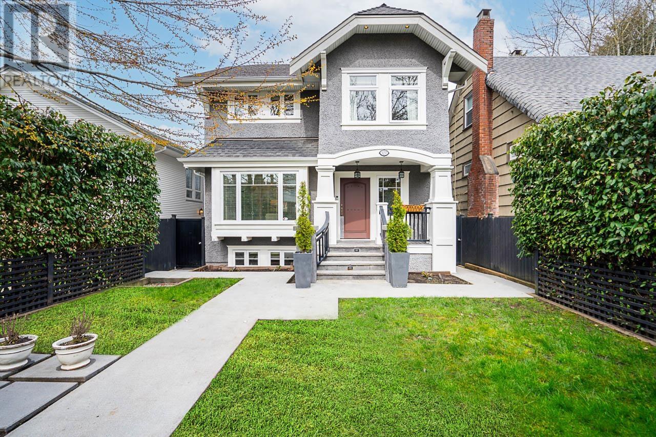 3257 W 11th Avenue, Vancouver, British Columbia  V6K 2M9 - Photo 1 - R2866481
