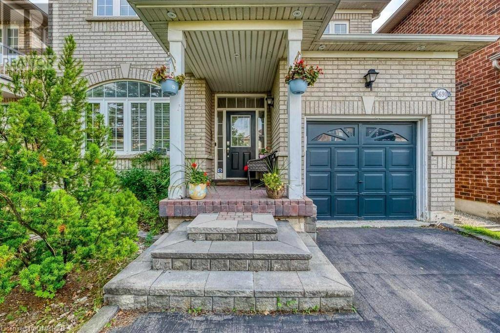 5690 Freshwater Drive, Mississauga, Ontario  L5M 7G2 - Photo 2 - 40566457