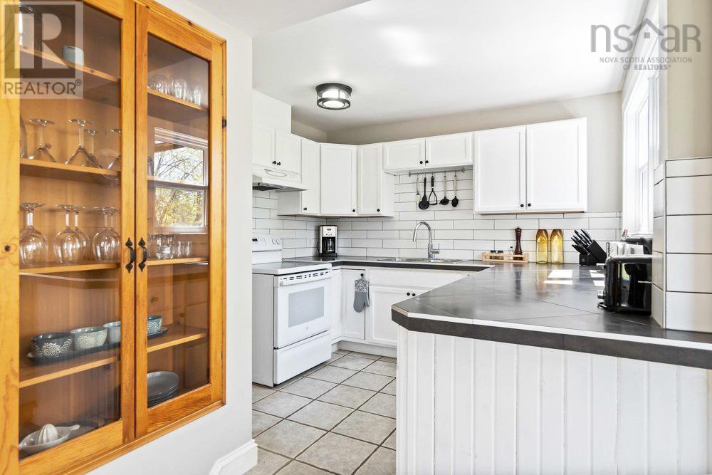 18 Woodman Road, Wolfville, Nova Scotia  B4P 2M5 - Photo 12 - 202406217