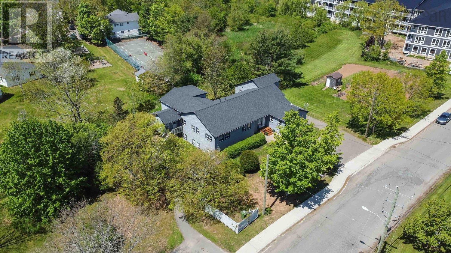 18 Woodman Road, Wolfville, Nova Scotia  B4P 2M5 - Photo 4 - 202406217