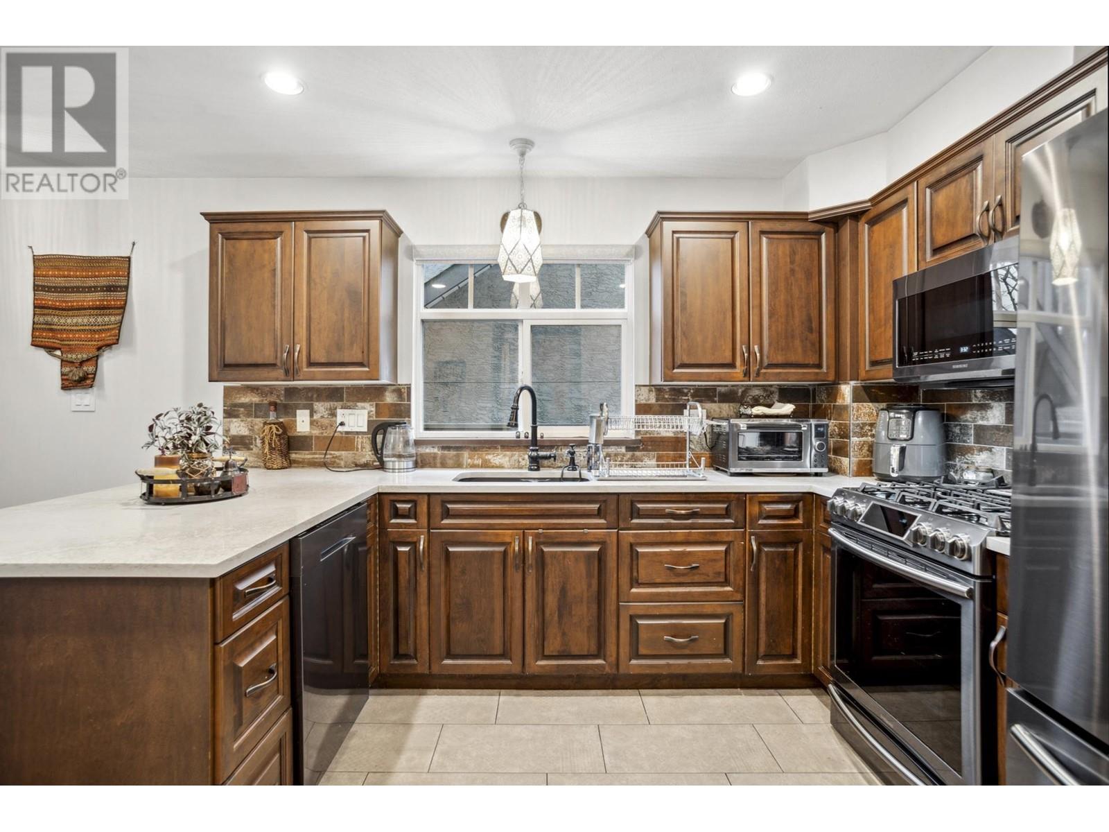 302 E 6th Street, North Vancouver, British Columbia  V7L 1P6 - Photo 10 - R2866631