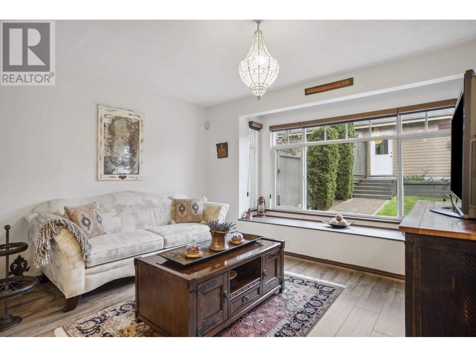 302 E 6th Street, North Vancouver, British Columbia  V7L 1P6 - Photo 11 - R2866631