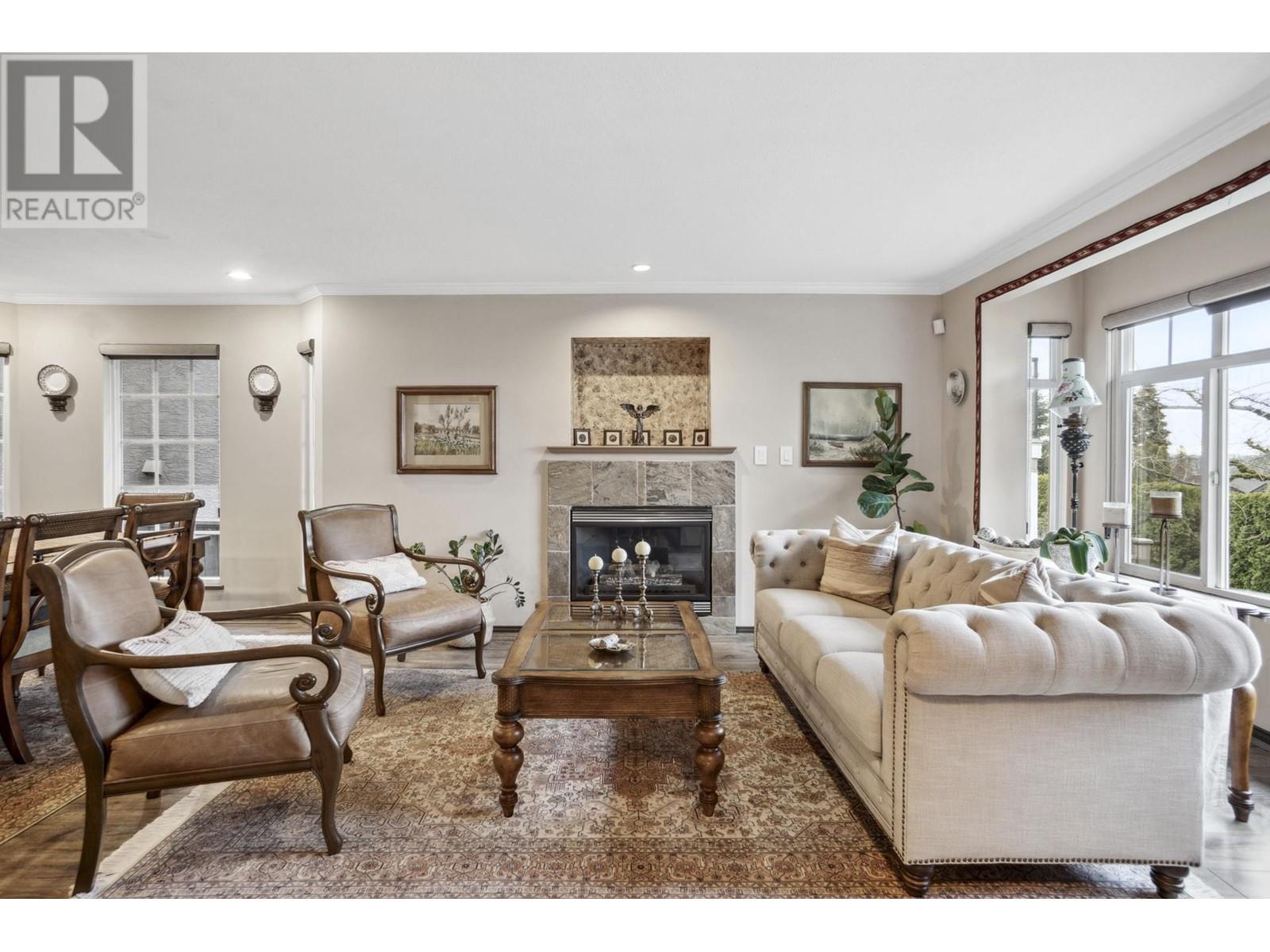 302 E 6th Street, North Vancouver, British Columbia  V7L 1P6 - Photo 3 - R2866631