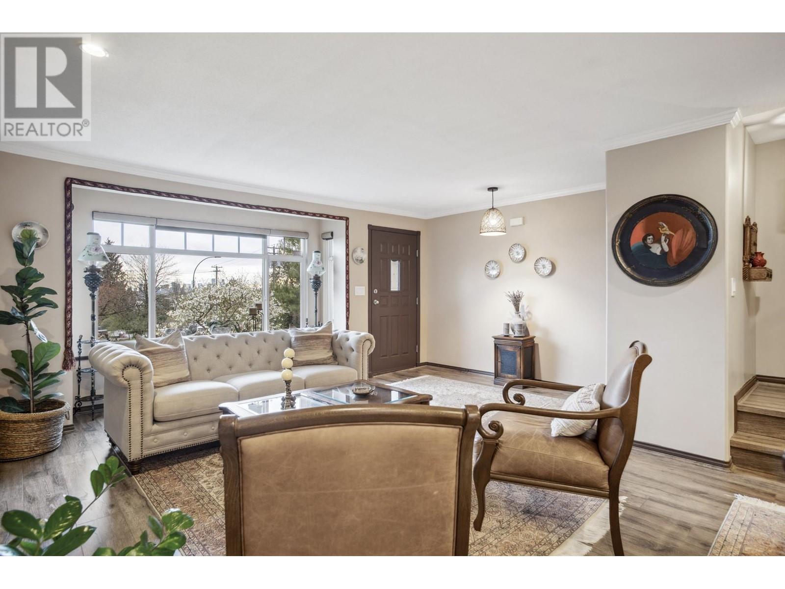 302 E 6th Street, North Vancouver, British Columbia  V7L 1P6 - Photo 5 - R2866631