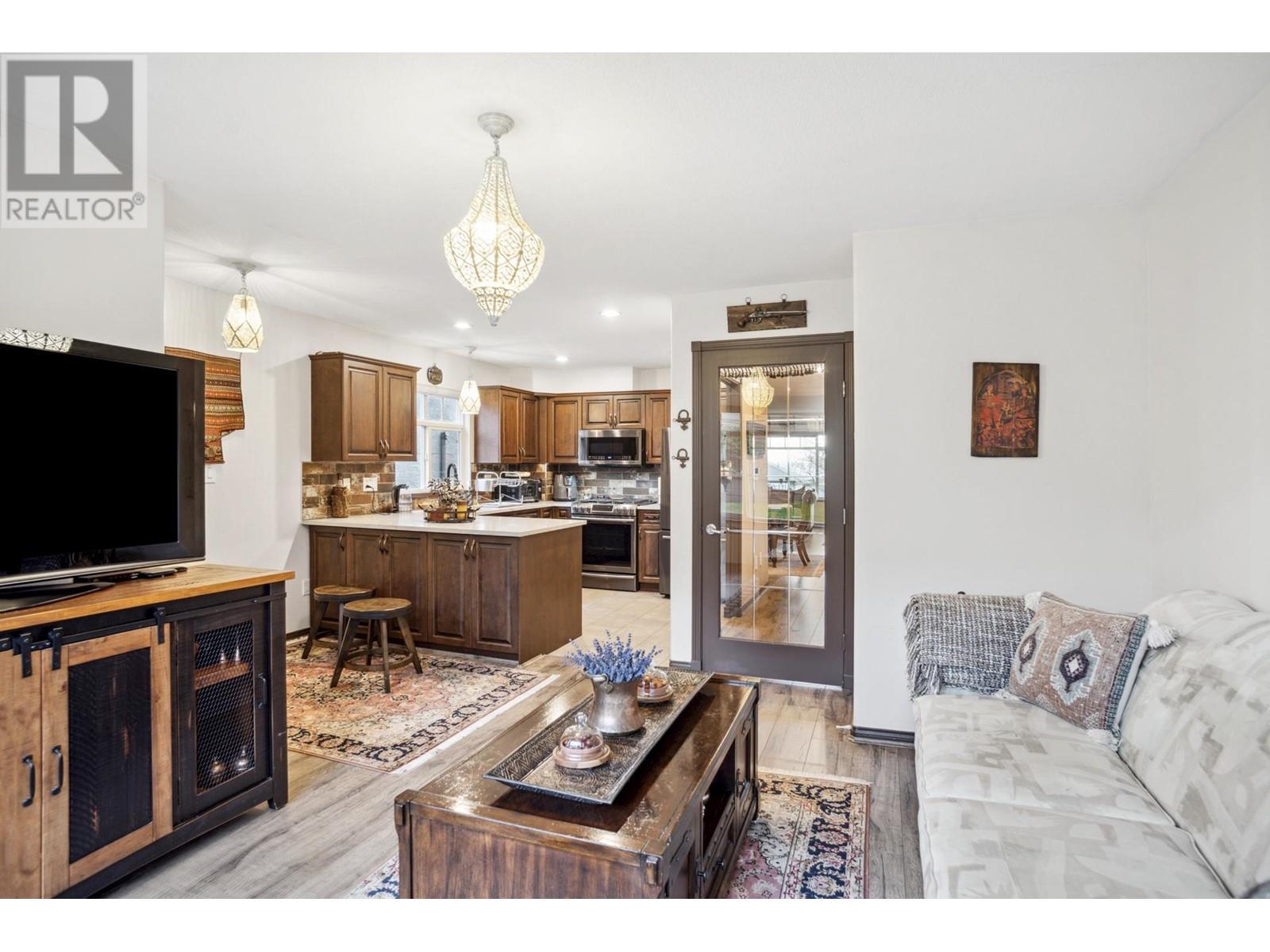 302 E 6th Street, North Vancouver, British Columbia  V7L 1P6 - Photo 8 - R2866631