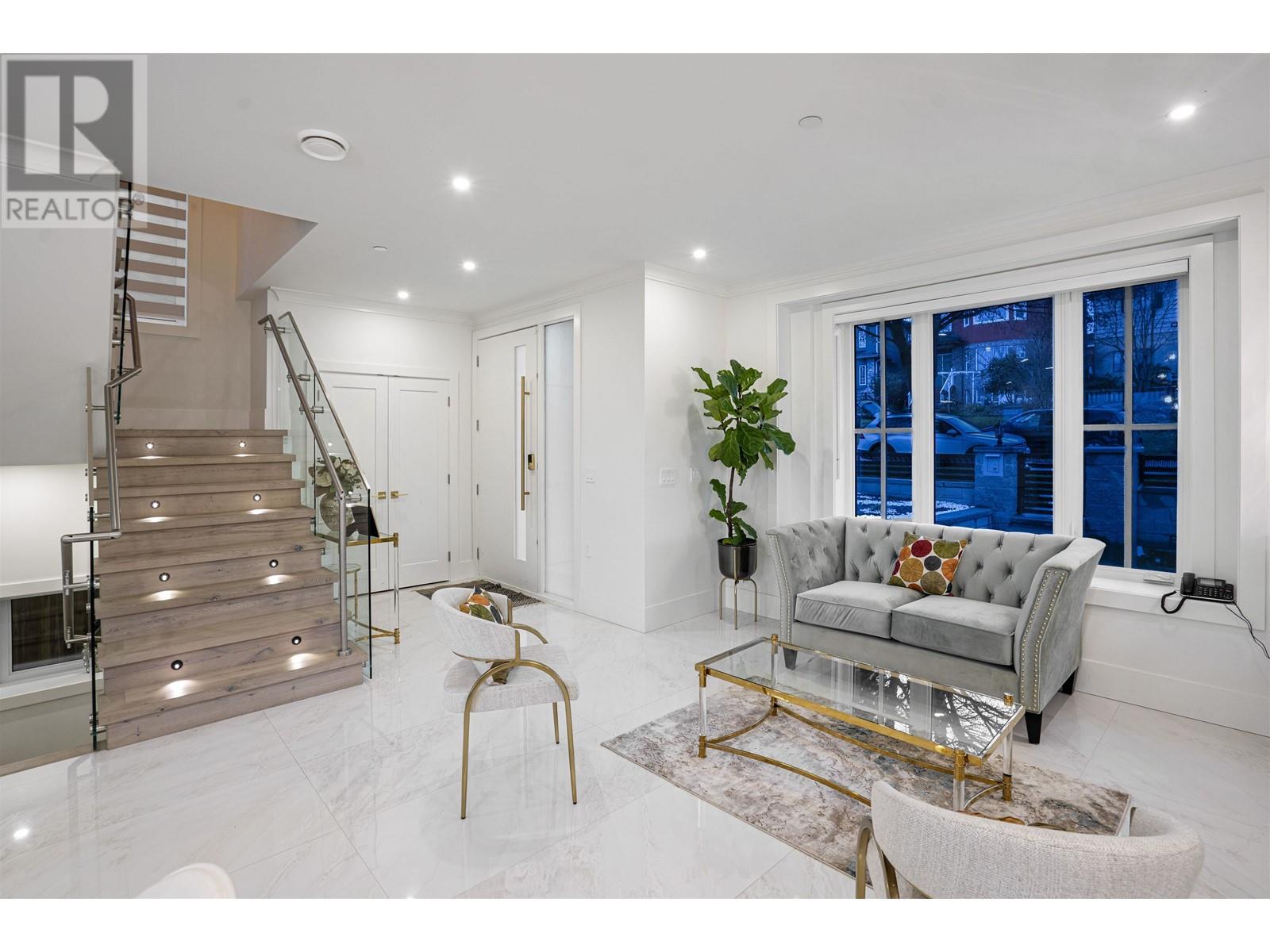 2811 E 23rd Avenue, Vancouver, British Columbia  V5R 1A9 - Photo 2 - R2866552