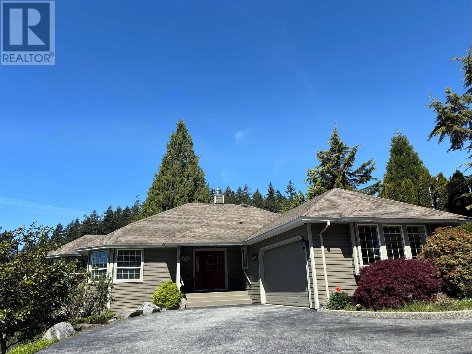 1517 Islandview Drive, Gibsons, British Columbia  V0N 1V5 - Photo 1 - R2866620