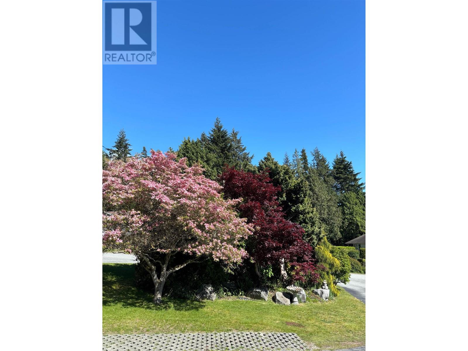 1517 Islandview Drive, Gibsons, British Columbia  V0N 1V5 - Photo 2 - R2866620