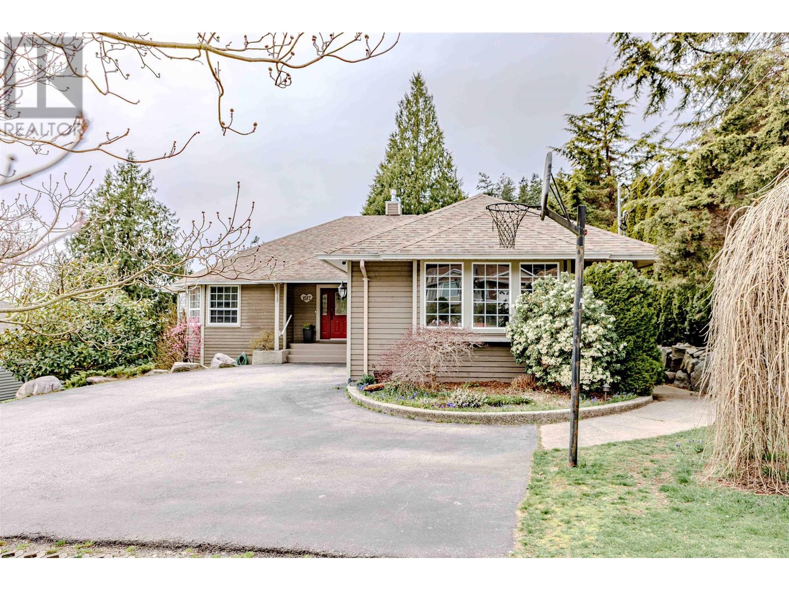 1517 Islandview Drive, Gibsons, British Columbia  V0N 1V5 - Photo 3 - R2866620