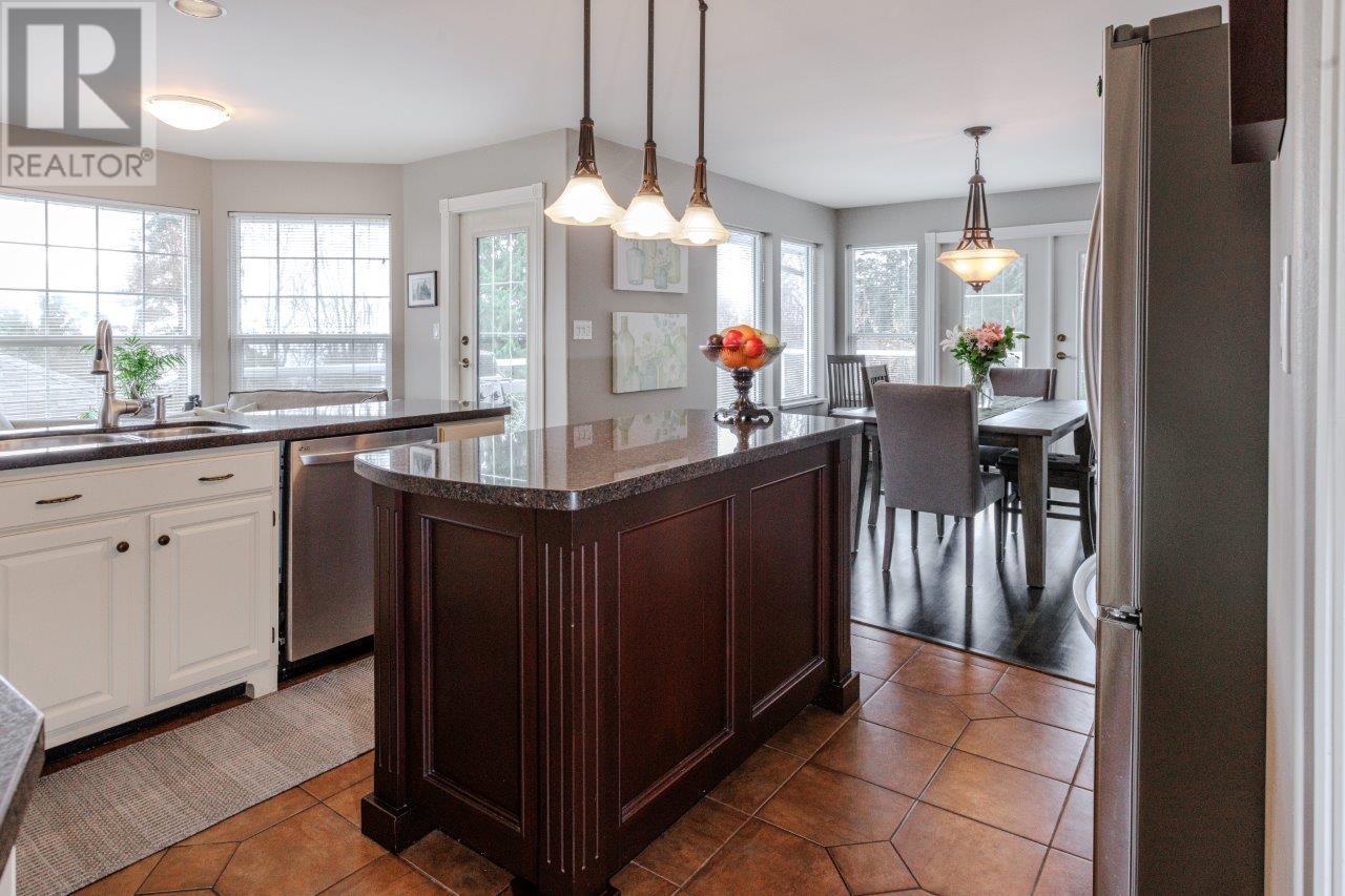1517 Islandview Drive, Gibsons, British Columbia  V0N 1V5 - Photo 5 - R2866620