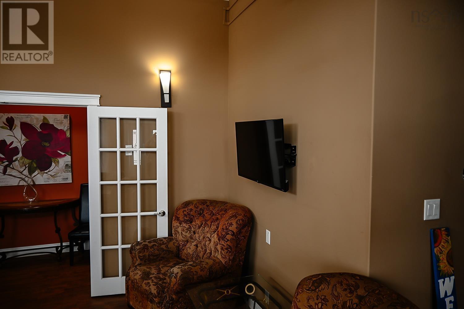 81 Reserve Street, Glace Bay, Nova Scotia  B1P 4W3 - Photo 6 - 202406215