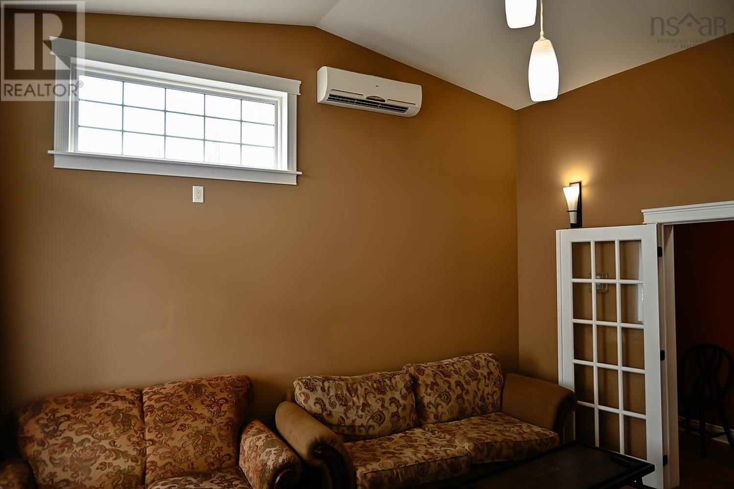 81 Reserve Street, Glace Bay, Nova Scotia  B1P 4W3 - Photo 7 - 202406215