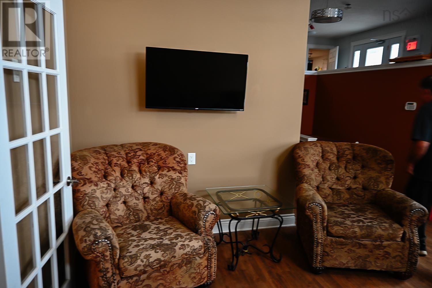 81 Reserve Street, Glace Bay, Nova Scotia  B1P 4W3 - Photo 9 - 202406215