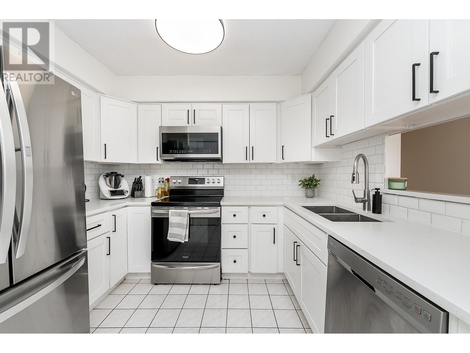 403 3668 Rae Avenue, Vancouver, British Columbia  V5R 6A7 - Photo 4 - R2866767