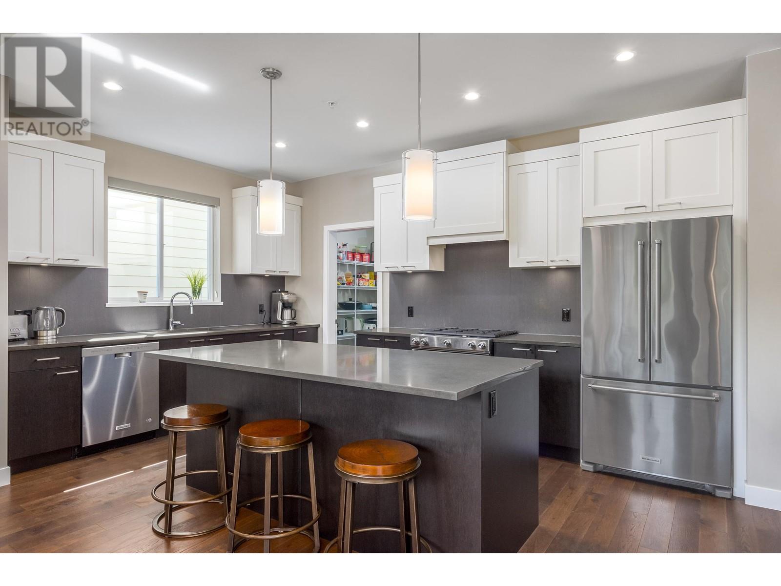 39279 Mockingbird Crescent, Squamish, British Columbia  V8B 0V8 - Photo 2 - R2866752