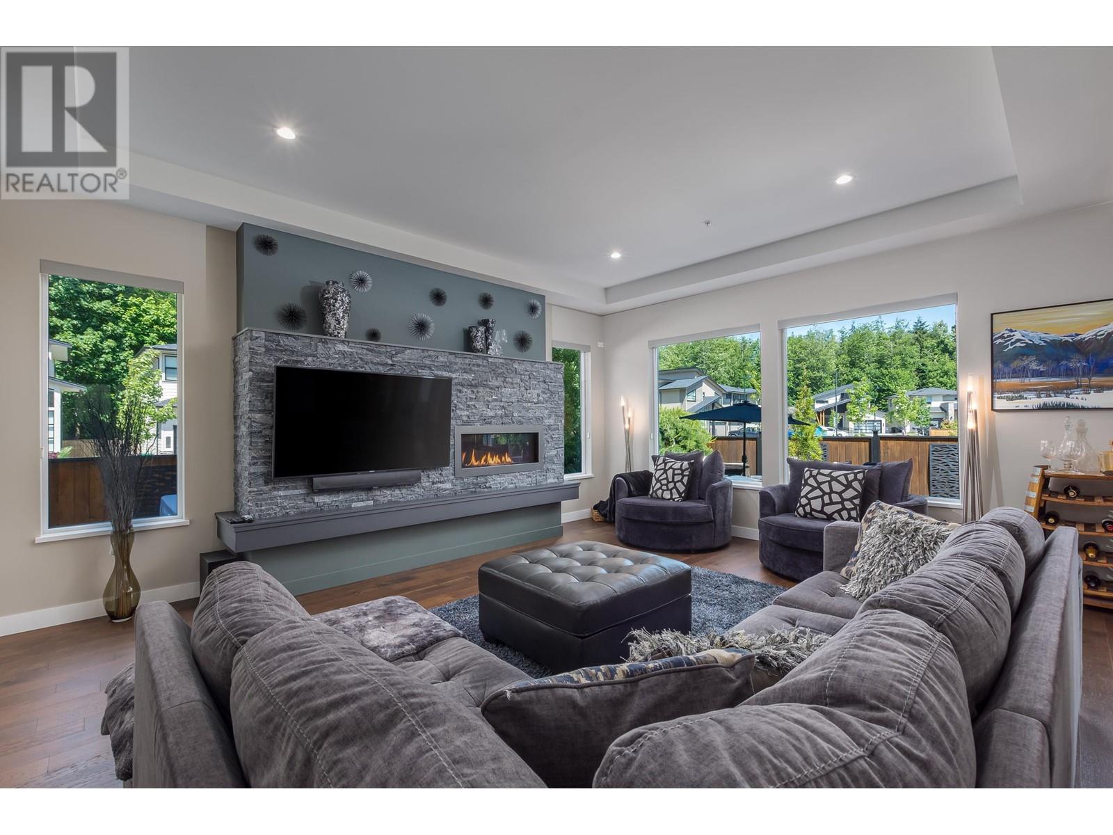 39279 Mockingbird Crescent, Squamish, British Columbia  V8B 0V8 - Photo 3 - R2866752